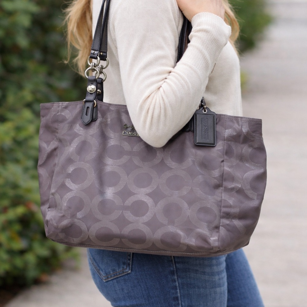Silver, Coach shoulder bag. Great condition!